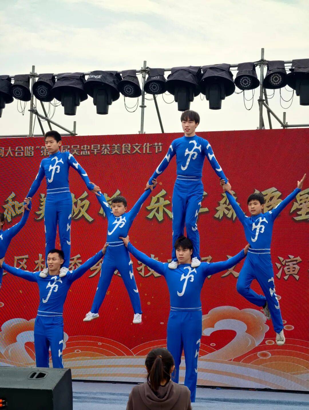 kaiyun官网-包含本菲卡训练开放日，今夜单刀错失引欢呼，国王杯在即，临场指挥获称赞的词条