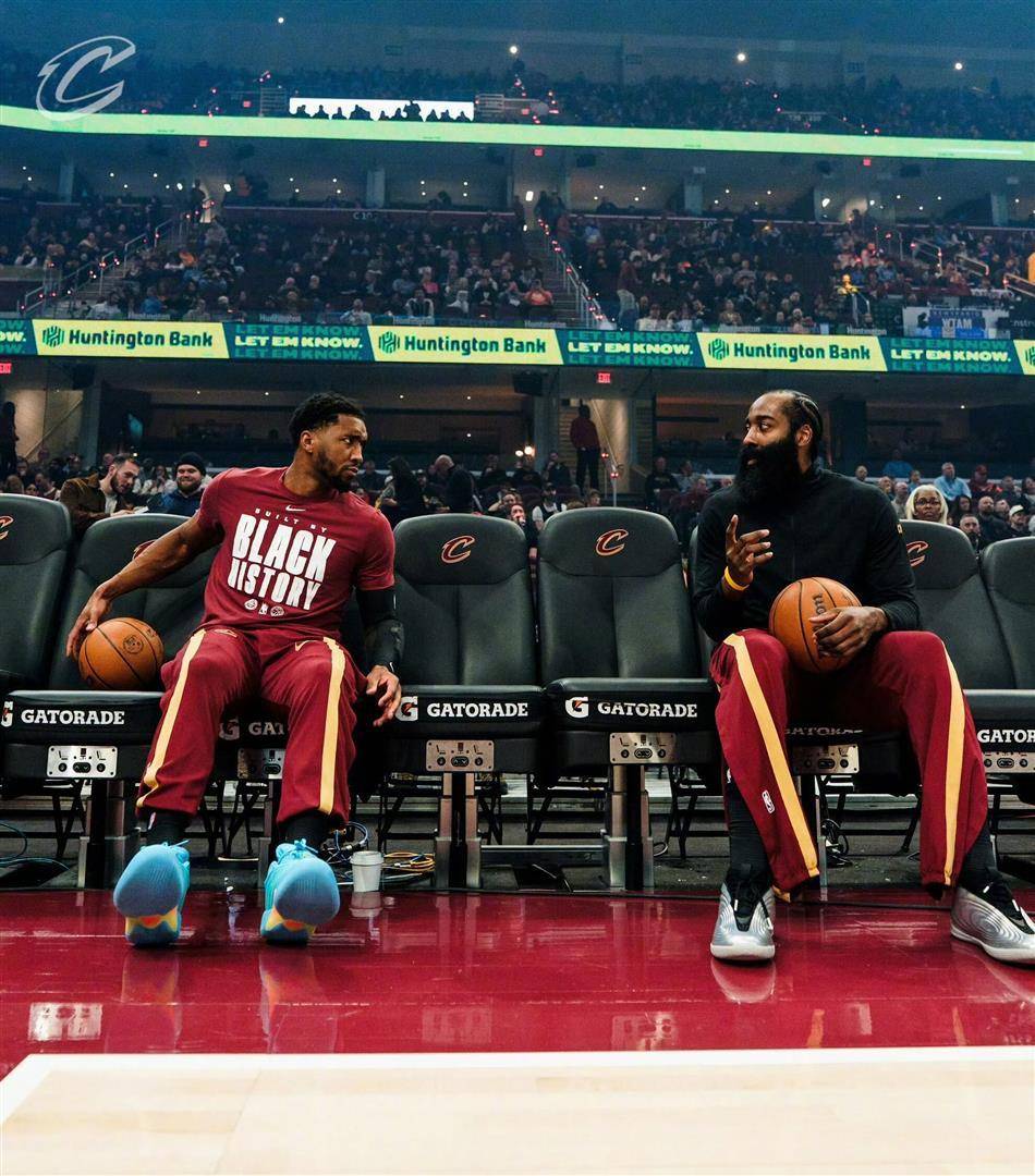 包含丹佛掘金围绕CBA常规赛战术微调克里夫兰骑士门线救险备战德国杯，媒体一致点评：关键时刻迈阿密热火战术微调的词条